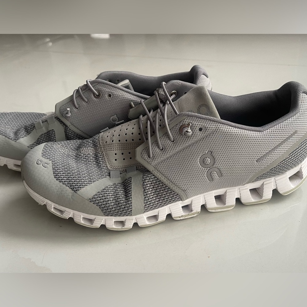 OnCloud Running Shoes Size 9 Men’s
